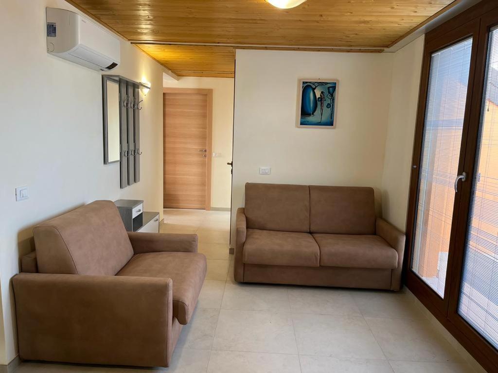 סירמיונה Perla Top Floor Apartment מראה חיצוני תמונה