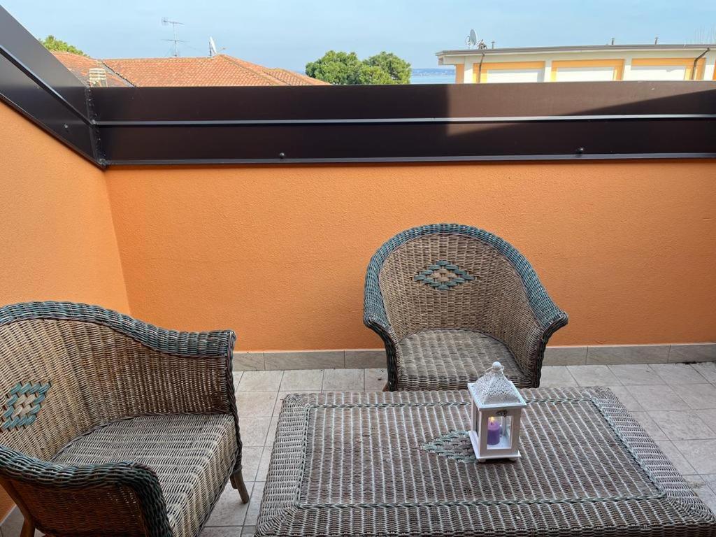 סירמיונה Perla Top Floor Apartment מראה חיצוני תמונה