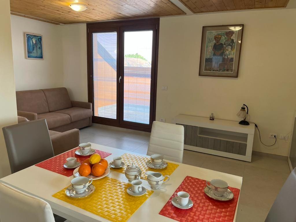 סירמיונה Perla Top Floor Apartment מראה חיצוני תמונה