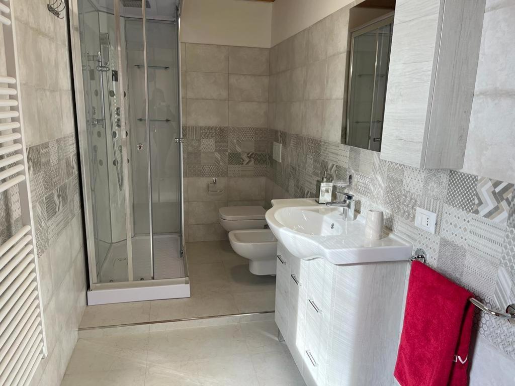 סירמיונה Perla Top Floor Apartment מראה חיצוני תמונה